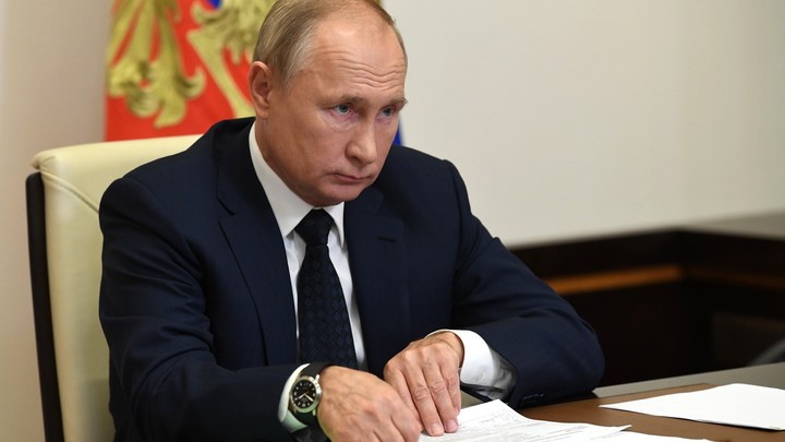 Опыт работы в спецслужбе сыграл роль: Раскрыта правда о загадочной оранжевой папке Путина