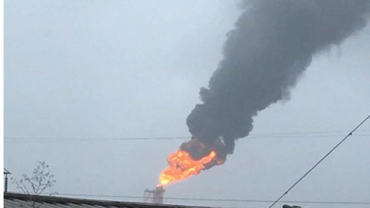 Взрыв на нефтезаводе в Омске: пожар на НПЗ, что известно о пострадавших