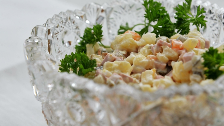 Переименовали, но отказаться не смогли: Русский салат оказался невыносимым для НАТО