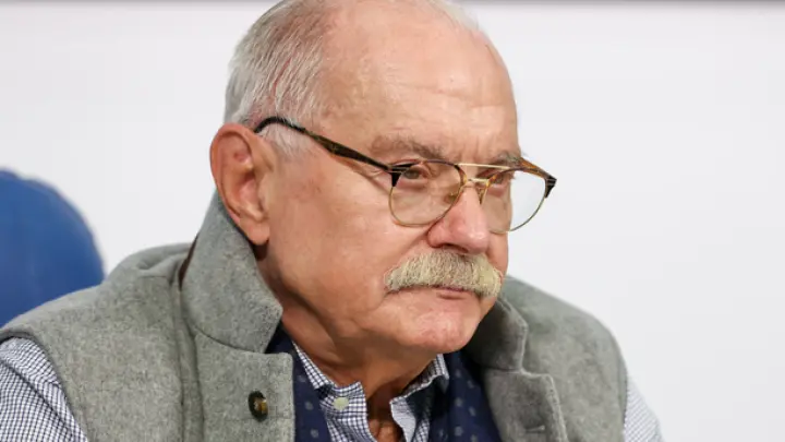 Никита Михалков получил чёрные палочки от китайского режиссёра