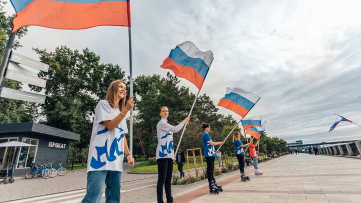 Новосибирцы отметили день Государственного флага России онлайн-марафоном