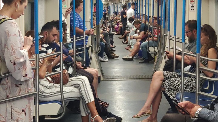 Многодетные семьи с 1 января будут пользоваться общественным транспортом бесплатно