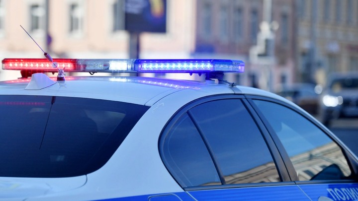 Два грузовика зажали иномарку на шестом километре МКАД