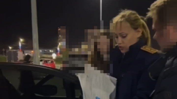 Стало известно, как накажут полицейского, в Лексусе которого нашли пачки денег