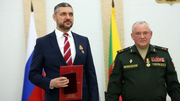 Медаль «Участник спецоперации» вручили губернатору Забайкалья