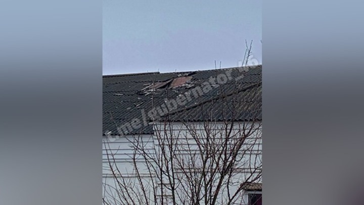 ВСУ сбросили взрывное устройство на крышу Дома культуры в Курской области
