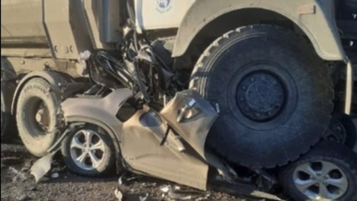 В Челябинской области фургон полностью раздавил легковой автомобиль