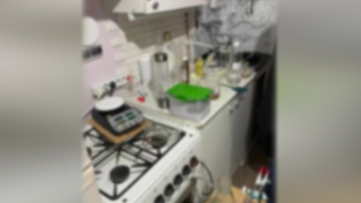 Нашли почти 4 кг запрещенного: трое лаборантов варили мефедрон в квартире на Крыленко