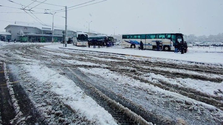 Непогода в Краснодарском крае 18 января 2022: дороги занесло, аэропорт закрыт