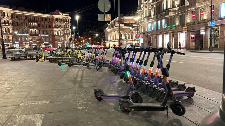 В Петербурге посчитают и внесут в единую базу всех самокатчиков-нарушителей