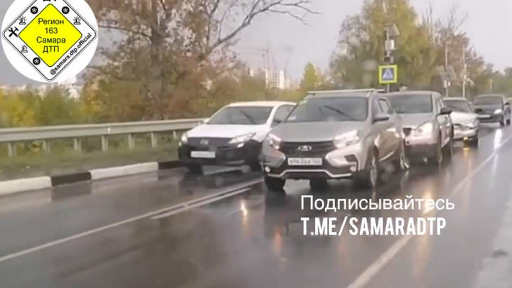 В Самаре произошло массовое ДТП: столкнулись четыре авто