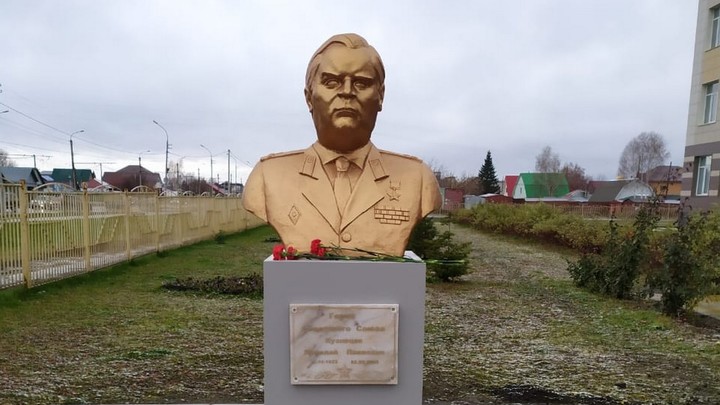 В Новосибирске пропал бюст Герою Советского Союза Николаю Кузнецову