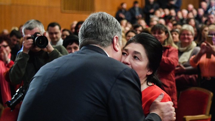 Порошенко унизил женщину с шапкой, чтобы обвинить Кремль - эксперт