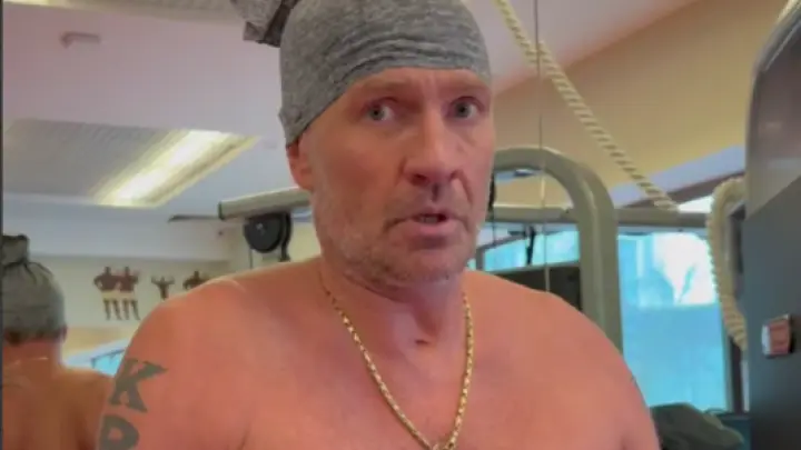 Роман Костомаров показал тренировки в зале и поделился успехами в похудении