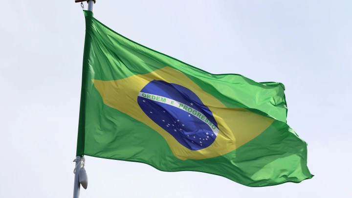 Улицы в огне: в Рио-де-Жанейро начались масштабные бои с наркобандой — кадры