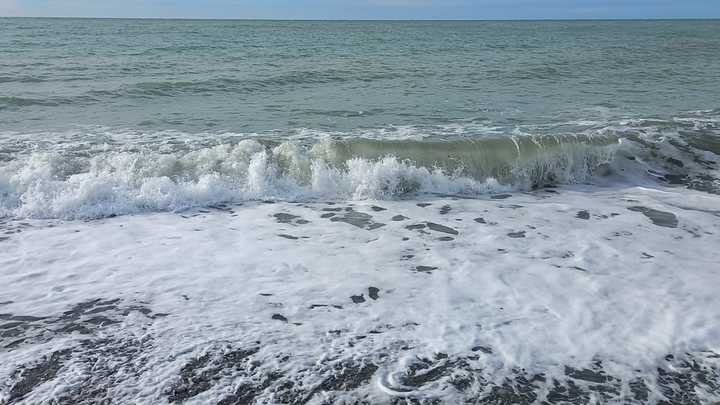 Стало известно, какой участок берега в Анапе сильнее всего пострадал от нефтепродуктов