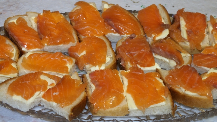 Красная рыба может навредить: Диетолог подсказала, с чем приготовить бутерброды на Новый год