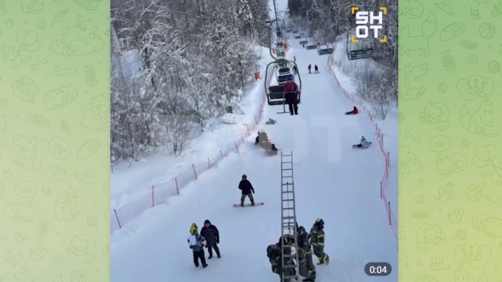 SHOT: в Подмосковье 50 человек застряли на подъёмнике в мороз
