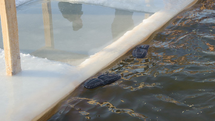 Зачем напоказ?: В Сети не поверили в искренность веры крещенской купальщицы Соболь