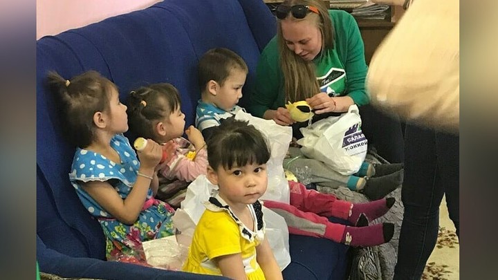 Челябинские бойцы собрали груз добра в детский дом Луганска