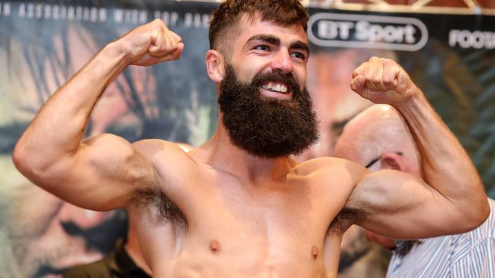 Для меня - Святая Русь, для других - занозонька: Ирландский боксёр пустился в пляс под русскую песню