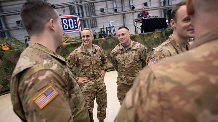 Спасайте, убивают!: Американцы позвали русских на помощь, испугавшись стариков и детей