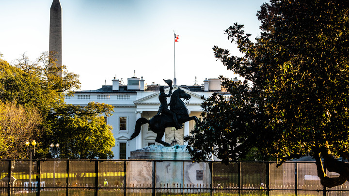 Раскол в Белом доме США? Объявившему о своей победе Байдену не дают доступ к информации