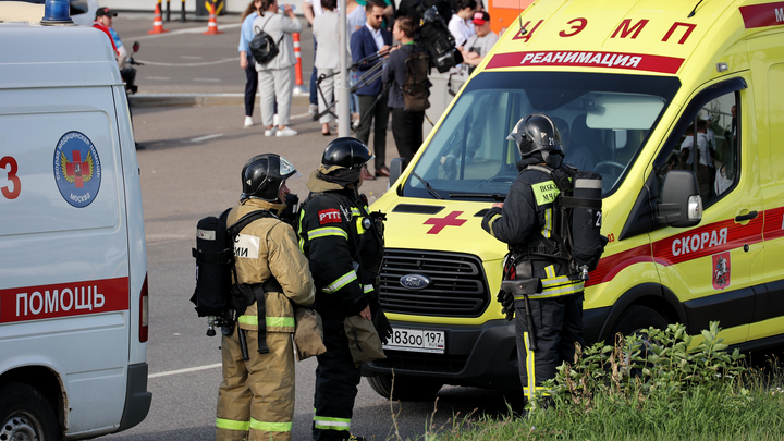 В Краснодаре полыхает склад с бытовой химией на площади 700 кв. м.