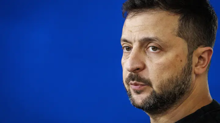 Зеленский обречён? Китайские пользователи: Спасение Украины — в переговорах с Россией
