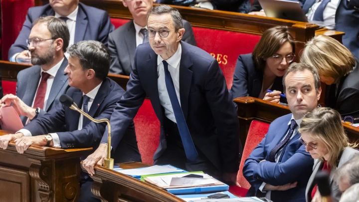 Национальное собрание Франции не приняло вотум недоверия премьер-министру страны Франсуа Байру