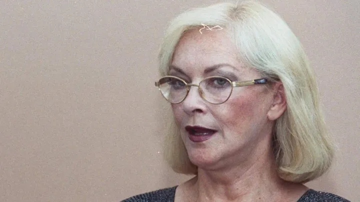 Звезда Иронии судьбы ударилась в истерику: Не скажу русским! Грустный дневник прогрессирующей русофобии Брыльски