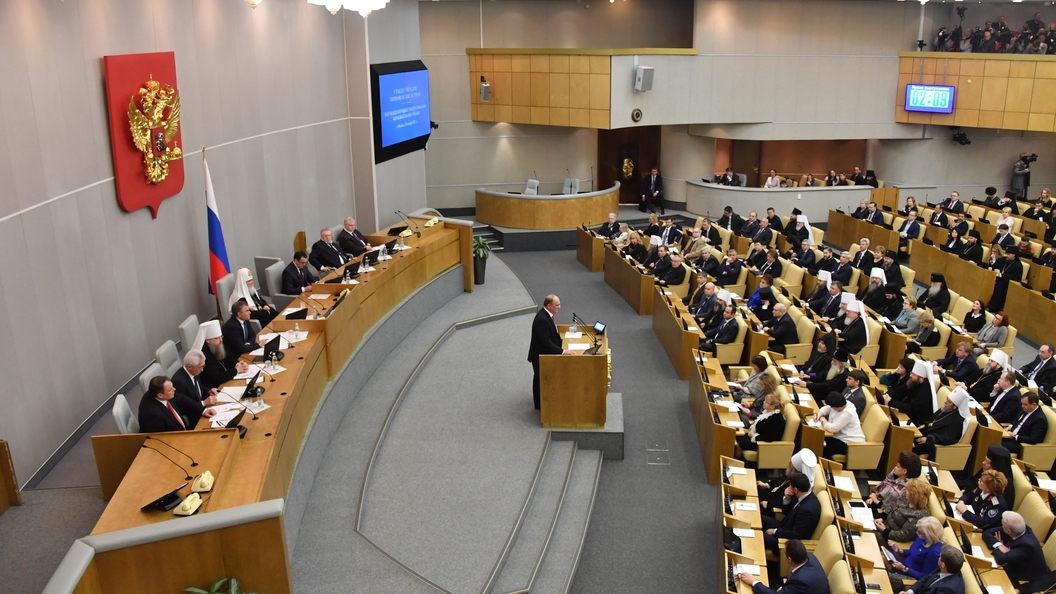 Депутаты предложили научить молодежь любить Россию Депутаты предложили научить молодежь любить Россию