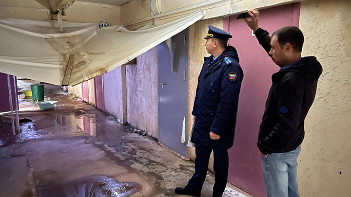 Прокуратура проверяет жалобы студентов на протечку крыши в корпусе НГУ
