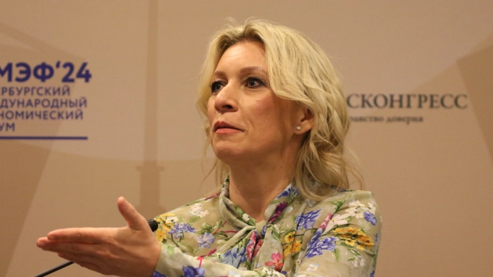 Захарова: Зеленскому смеются в лицо в ответ на требования ужесточить санкции против России