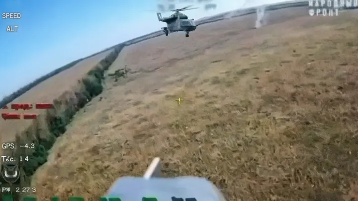 Обнародовано первое видео атаки дрона «КВН» на вражеский вертолет Ми-17 в небе