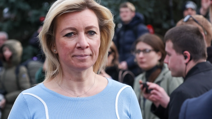 Захарова: Заявления Макрона объясняют перепады атмосферного давления