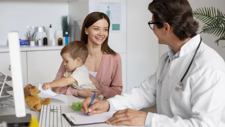 Младенцы под угрозой: ВРНС требует наказывать за продажу грудного молока