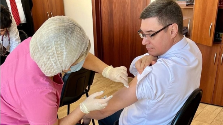Губернатор Авдеев призвал прививаться от гриппа: идет новый агрессивный штамм
