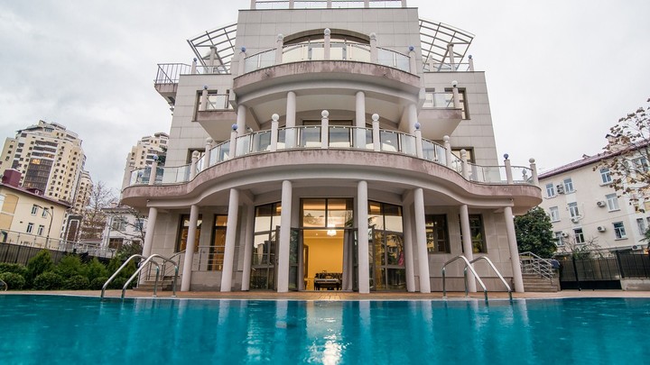 Отель Звездный, расположенный в Сочи, продан Ленинградской областью за 4,5 млрд рублей