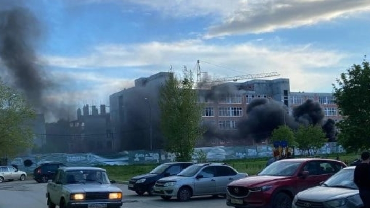 В Тольятти неизвестные подожгли стройплощадку новой школы