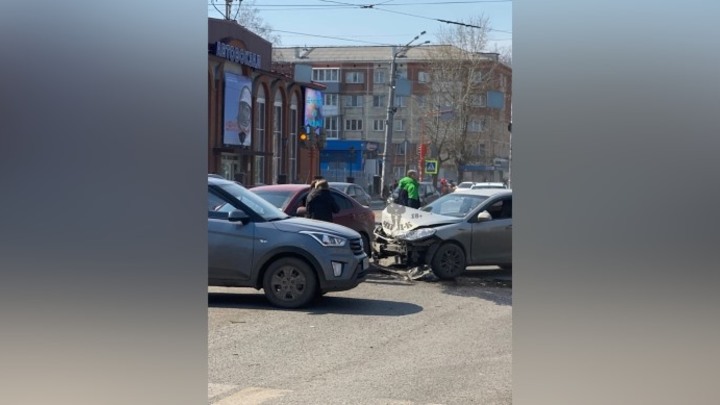 Жесткая авария произошла около автовокзала в кузбасском городе