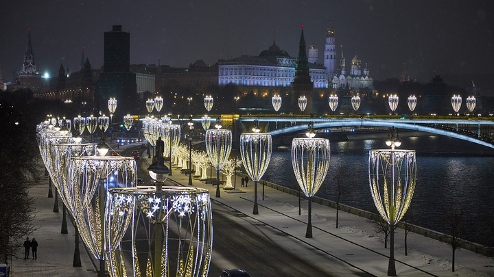Самые эффектные панорамы ночной Москвы открываются с центральных мостов - Собянин