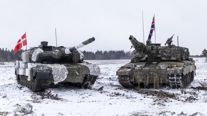 В бой идут одни старики: английские танки Украине не помогут