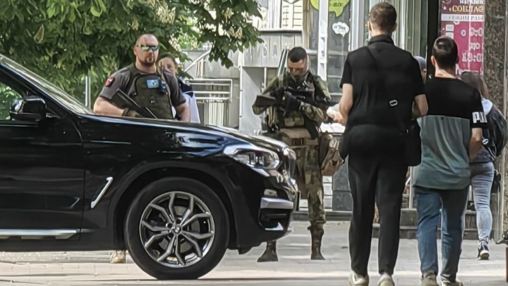 При взрыве гранаты в Луганске пострадали четыре человека