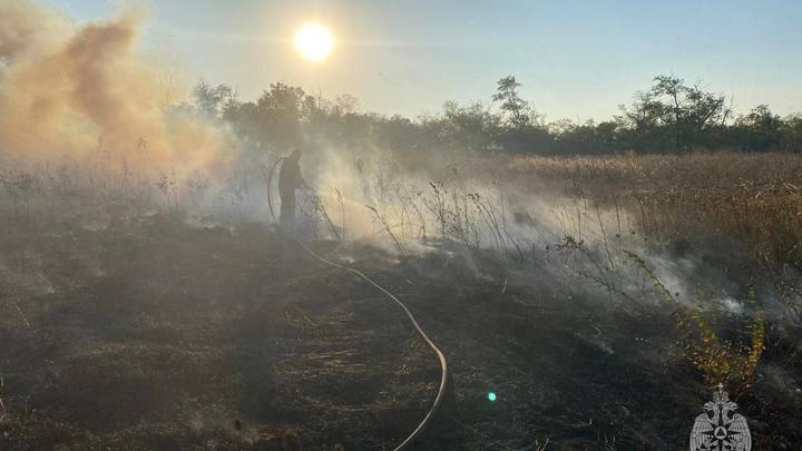 В Анапе потушили пожар на территории садоводческого товарищества Мечта