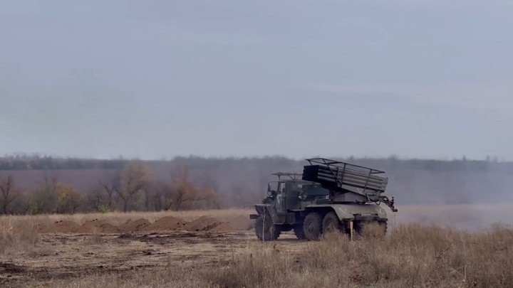 Минобороны показало работу экипажа «Града» из Забайкалья на СВО
