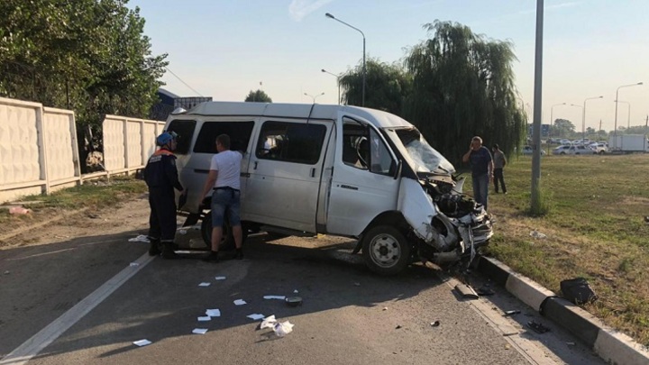 Смертельный кульбит: В Ростовской области мужчина погиб в перевернувшейся ГАЗели
