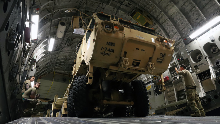 Большую часть освоят американцы: В США одобрили военную помощь Украине на $61 млрд