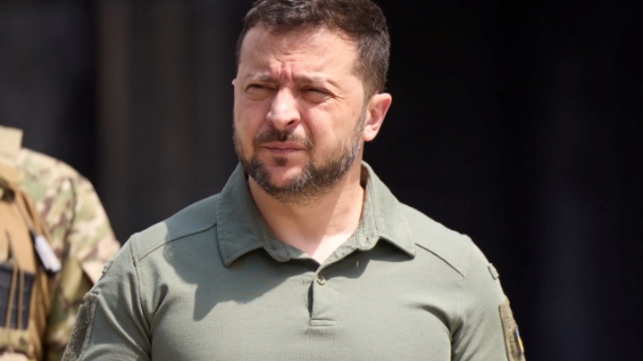 Зеленский потребовал от нового главкома ВСУ Сырского избежать застоя на фронте