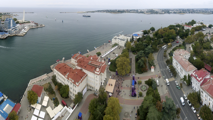 Иностранцам в России разрешили устраиваться на госслужбу, но при одном условии